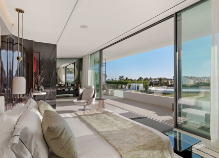 EXCEPCIONAL VILLA DE 4 DORMITORIOS EN LA MILLA DE ORO DE MARBELLA CON AMENIDADES INIGUALABLES