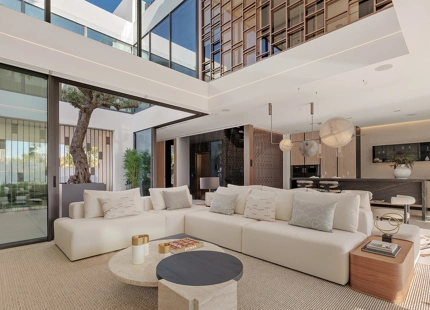 EXCEPCIONAL VILLA DE 4 DORMITORIOS EN LA MILLA DE ORO DE MARBELLA CON AMENIDADES INIGUALABLES