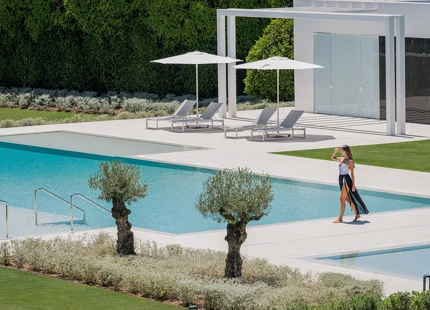 EXCEPCIONAL VILLA DE 4 DORMITORIOS EN LA MILLA DE ORO DE MARBELLA CON AMENIDADES INIGUALABLES