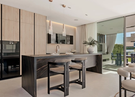 EXCEPCIONAL VILLA DE 4 DORMITORIOS EN LA MILLA DE ORO DE MARBELLA CON AMENIDADES INIGUALABLES