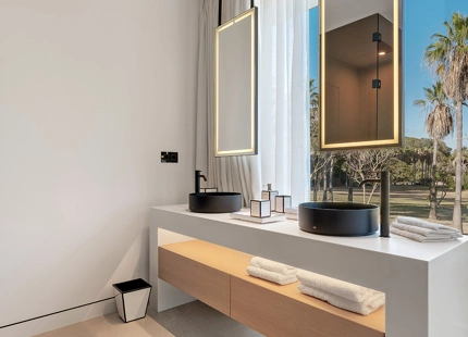 EXCEPCIONAL VILLA DE 4 DORMITORIOS EN LA MILLA DE ORO DE MARBELLA CON AMENIDADES INIGUALABLES