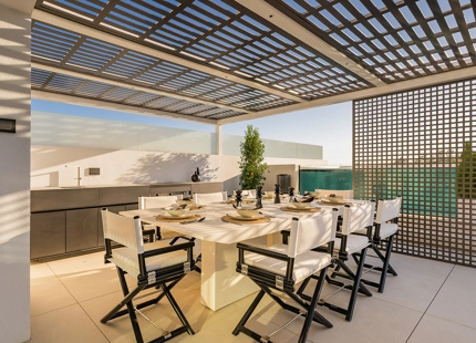 EXCEPCIONAL VILLA DE 4 DORMITORIOS EN LA MILLA DE ORO DE MARBELLA CON AMENIDADES INIGUALABLES