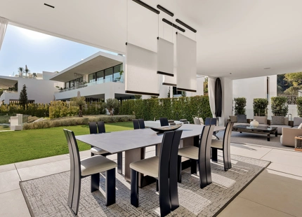 EXCEPCIONAL VILLA DE 4 DORMITORIOS EN LA MILLA DE ORO DE MARBELLA CON AMENIDADES INIGUALABLES