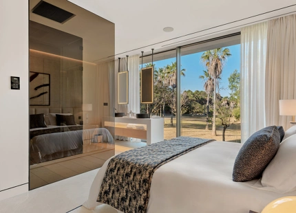EXCEPCIONAL VILLA DE 4 DORMITORIOS EN LA MILLA DE ORO DE MARBELLA CON AMENIDADES INIGUALABLES
