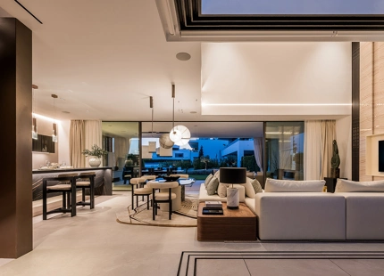 EXCEPCIONAL VILLA DE 4 DORMITORIOS EN LA MILLA DE ORO DE MARBELLA CON AMENIDADES INIGUALABLES