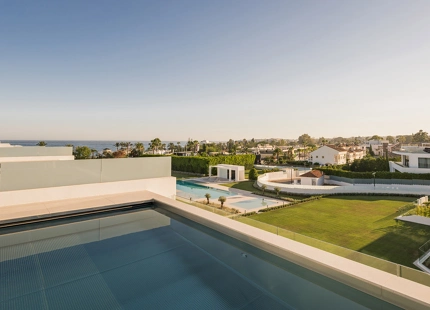 EXCEPCIONAL VILLA DE 4 DORMITORIOS EN LA MILLA DE ORO DE MARBELLA CON AMENIDADES INIGUALABLES