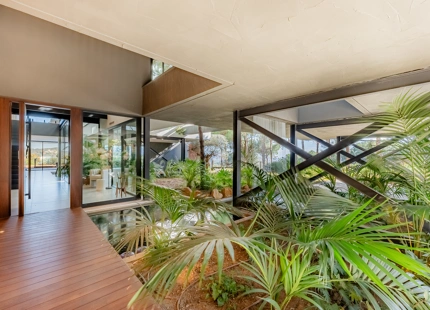 VILLA SOSTENIBLE DE 5 DORMITORIOS EN SOTOGRANDE ALTO CON IMPRESIONANTES VISTAS AL MAR Y A LA MONTAÑA