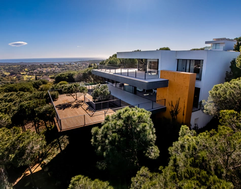 VILLA SOSTENIBLE DE 5 DORMITORIOS EN SOTOGRANDE ALTO CON IMPRESIONANTES VISTAS AL MAR Y A LA MONTAÑA
