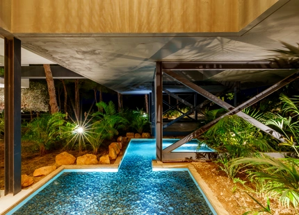 VILLA SOSTENIBLE DE 5 DORMITORIOS EN SOTOGRANDE ALTO CON IMPRESIONANTES VISTAS AL MAR Y A LA MONTAÑA