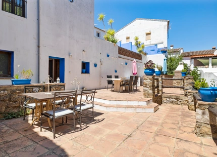ELEGANT 9-BEDROOM VILLA IN CORTES DE LA FRONTERA WITH INCREDIBLE POTENTIAL