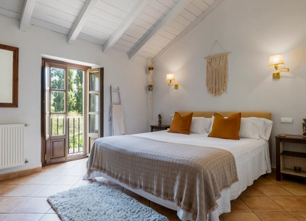 ELEGANT 9-BEDROOM VILLA IN CORTES DE LA FRONTERA WITH INCREDIBLE POTENTIAL