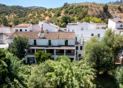 ELEGANT 9-BEDROOM VILLA IN CORTES DE LA FRONTERA WITH INCREDIBLE POTENTIAL