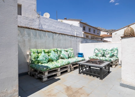 ELEGANT 9-BEDROOM VILLA IN CORTES DE LA FRONTERA WITH INCREDIBLE POTENTIAL