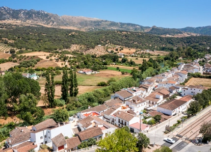 ELEGANT 9-BEDROOM VILLA IN CORTES DE LA FRONTERA WITH INCREDIBLE POTENTIAL