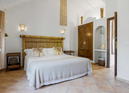 ELEGANT 9-BEDROOM VILLA IN CORTES DE LA FRONTERA WITH INCREDIBLE POTENTIAL