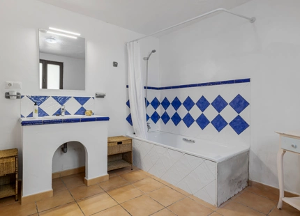 ELEGANT 9-BEDROOM VILLA IN CORTES DE LA FRONTERA WITH INCREDIBLE POTENTIAL