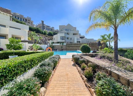 IMPRESIONANTE ÁTICO DÚPLEX DE 3 DORMITORIOS CON VISTAS PANORÁMICAS DE CUIDADO BREATHTAKING
