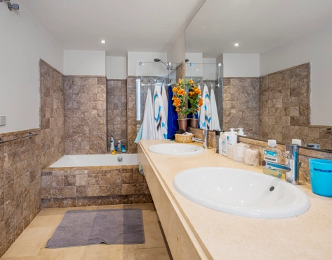Duplex Penthouse for sale in Los Flamingos Golf, Benahavis
