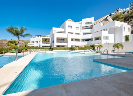IMPRESIONANTE ÁTICO DÚPLEX DE 3 DORMITORIOS CON VISTAS PANORÁMICAS DE CUIDADO BREATHTAKING