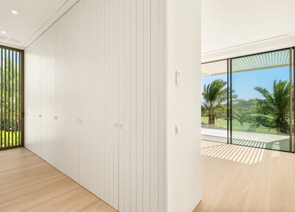 EXQUISITA VILLA AL LADO DEL GOLF CON ELEGANCIA Y SERENIDAD INIGUALABLES