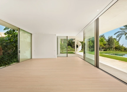 EXQUISITA VILLA AL LADO DEL GOLF CON ELEGANCIA Y SERENIDAD INIGUALABLES
