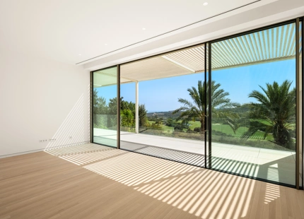 EXQUISITA VILLA AL LADO DEL GOLF CON ELEGANCIA Y SERENIDAD INIGUALABLES