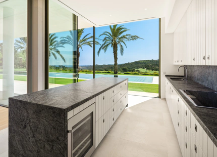EXQUISITA VILLA AL LADO DEL GOLF CON ELEGANCIA Y SERENIDAD INIGUALABLES