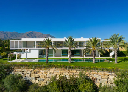 EXQUISITA VILLA AL LADO DEL GOLF CON ELEGANCIA Y SERENIDAD INIGUALABLES