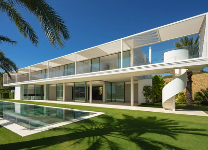 EXQUISITA VILLA AL LADO DEL GOLF CON ELEGANCIA Y SERENIDAD INIGUALABLES