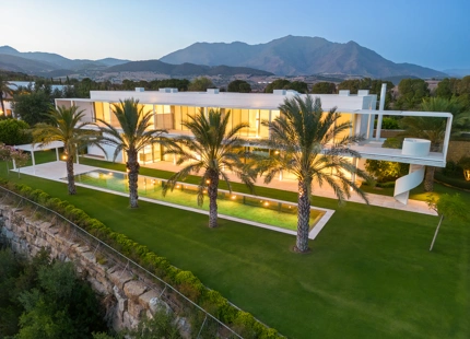 EXQUISITA VILLA AL LADO DEL GOLF CON ELEGANCIA Y SERENIDAD INIGUALABLES