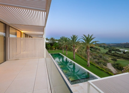 EXQUISITA VILLA AL LADO DEL GOLF CON ELEGANCIA Y SERENIDAD INIGUALABLES