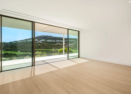 EXQUISITA VILLA AL LADO DEL GOLF CON ELEGANCIA Y SERENIDAD INIGUALABLES