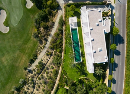 EXQUISITA VILLA AL LADO DEL GOLF CON ELEGANCIA Y SERENIDAD INIGUALABLES