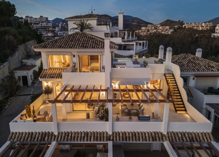 3-BEDROOM LUXURY DUPLEX PENTHOUSE WITH PRIVATE POOL