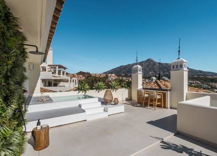 3-BEDROOM LUXURY DUPLEX PENTHOUSE WITH PRIVATE POOL