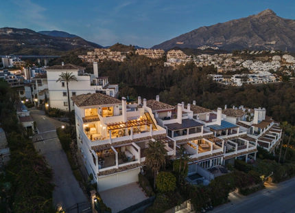3-BEDROOM LUXURY DUPLEX PENTHOUSE WITH PRIVATE POOL