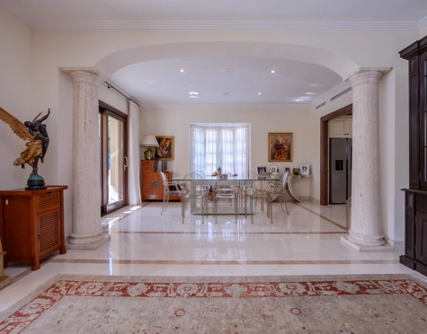 Villa for sale in Los Arqueros, Benahavis