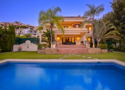 ENCANTADORA VILLA DE 6 DORMITORIOS EN LOS ARQUEROS EN VENTA