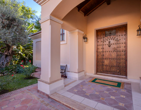 Villa for sale in Los Arqueros, Benahavis