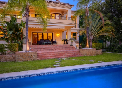 ENCANTADORA VILLA DE 6 DORMITORIOS EN LOS ARQUEROS EN VENTA
