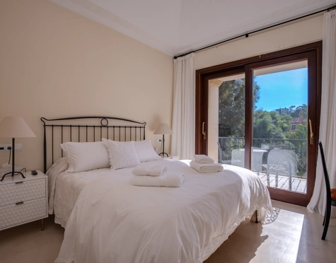 Villa for sale in Los Arqueros, Benahavis