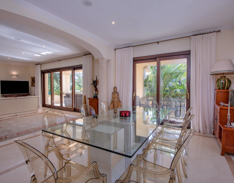 Villa for sale in Los Arqueros, Benahavis