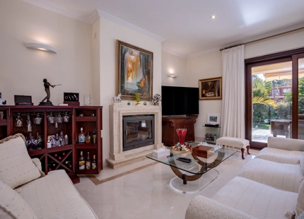 ENCANTADORA VILLA DE 6 DORMITORIOS EN LOS ARQUEROS EN VENTA