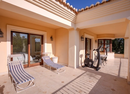 ENCANTADORA VILLA DE 6 DORMITORIOS EN LOS ARQUEROS EN VENTA