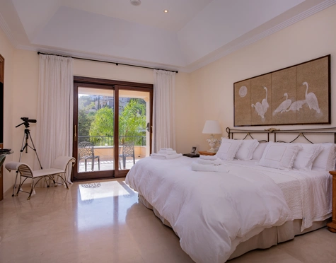 Villa for sale in Los Arqueros, Benahavis