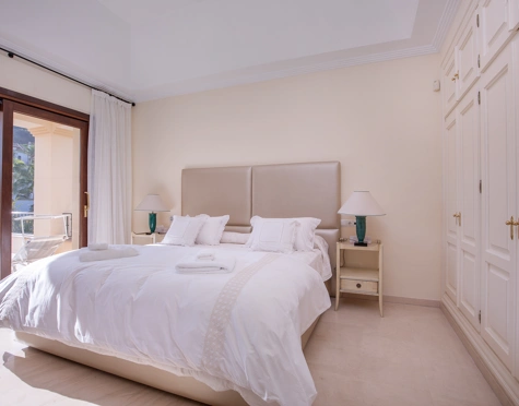 Villa for sale in Los Arqueros, Benahavis