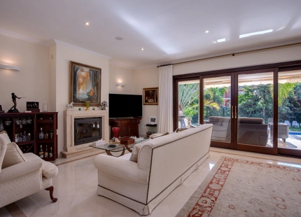 ENCANTADORA VILLA DE 6 DORMITORIOS EN LOS ARQUEROS EN VENTA