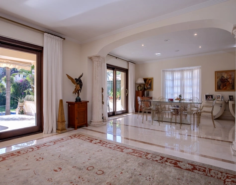 Villa for sale in Los Arqueros, Benahavis