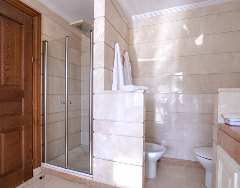 Villa for sale in Los Arqueros, Benahavis