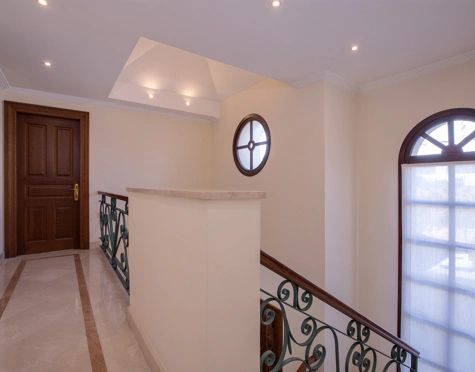 Villa for sale in Los Arqueros, Benahavis